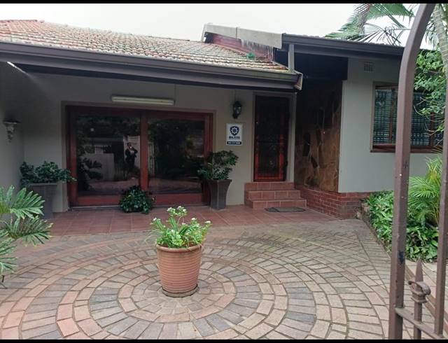 3 BEDROOM HOUSE FOR SALE IN YELLOWWOOD PARK